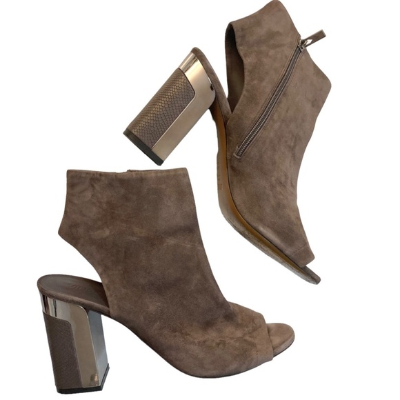 VINCE Fenmore Taupe Brown Suede Peep Toe Ankle Bootie Boot Heels - Picture 2 of 12